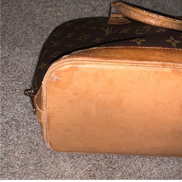 Louis Vuitton Alma Handbag - Picture 8 of 15